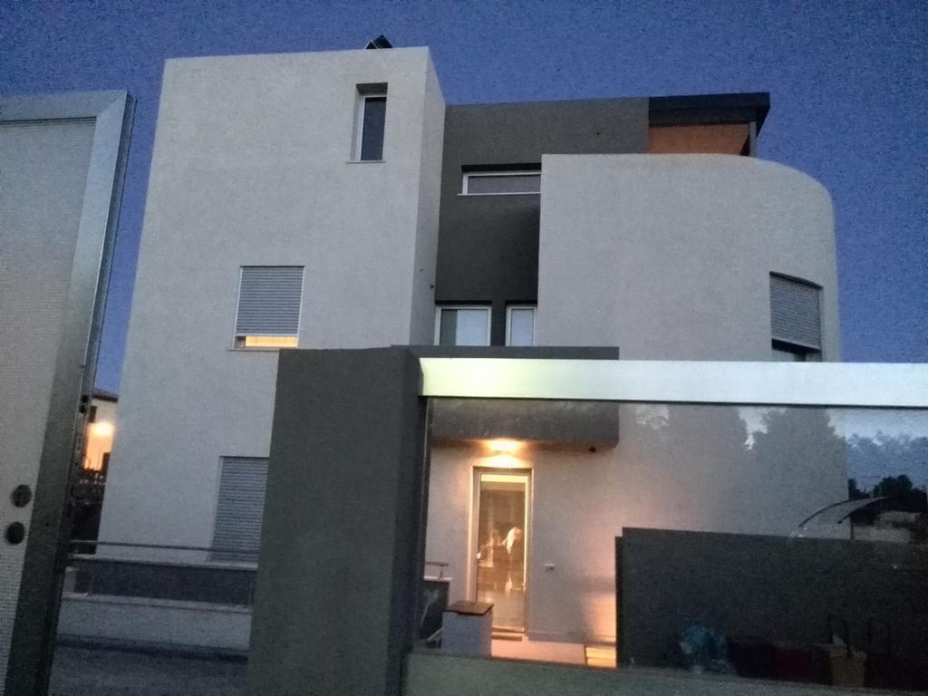 Bed and Breakfast Art House Quartu - Margine Rosso Quartu SantʼElena Habitación foto
