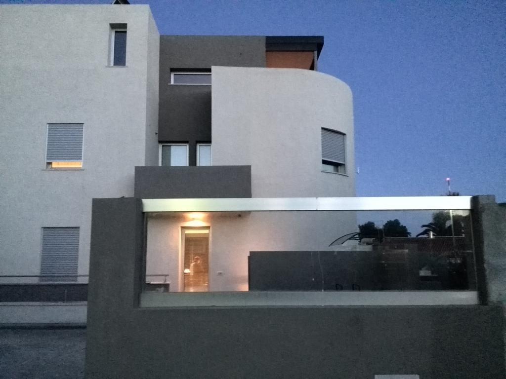 Bed and Breakfast Art House Quartu - Margine Rosso Quartu SantʼElena Exterior foto