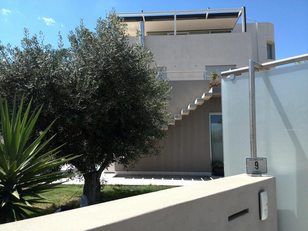 Bed and Breakfast Art House Quartu - Margine Rosso Quartu SantʼElena Exterior foto
