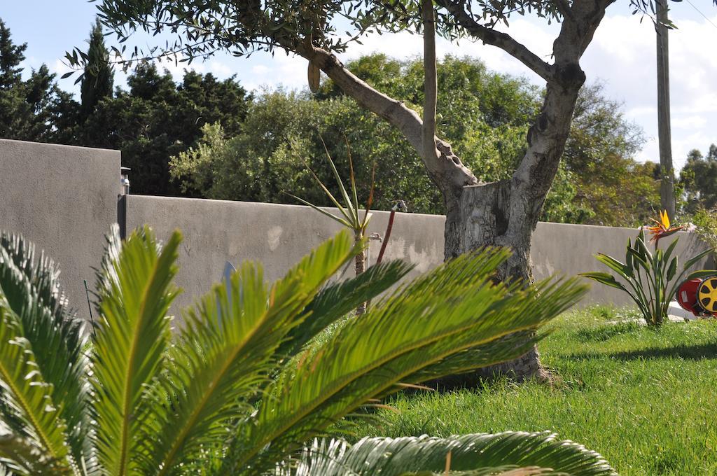 Bed and Breakfast Art House Quartu - Margine Rosso Quartu SantʼElena Exterior foto