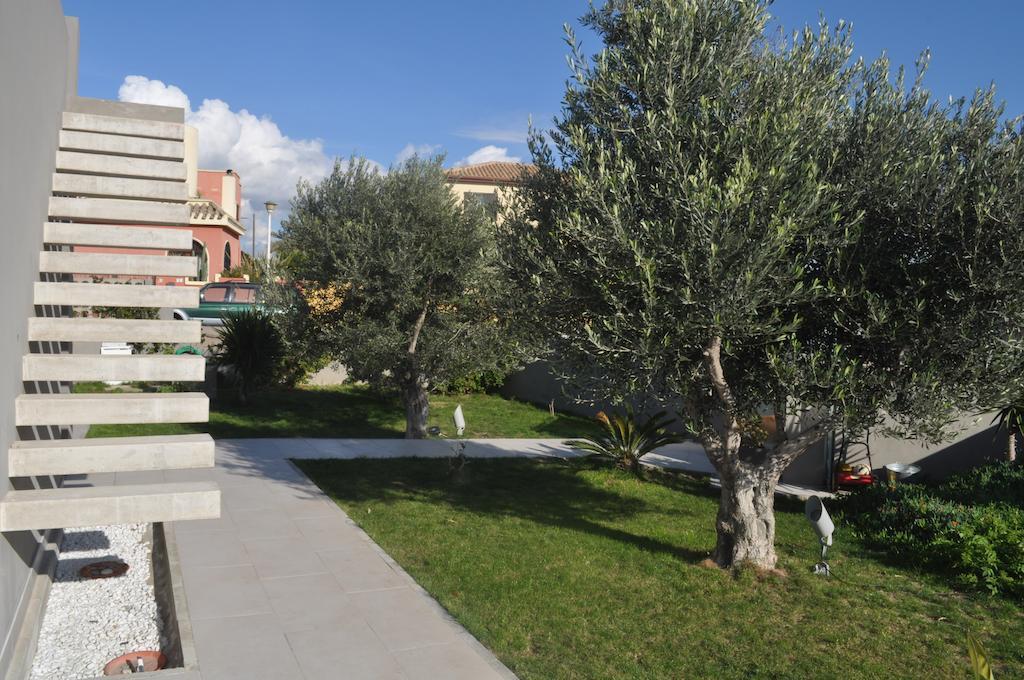 Bed and Breakfast Art House Quartu - Margine Rosso Quartu SantʼElena Exterior foto