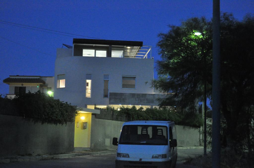 Bed and Breakfast Art House Quartu - Margine Rosso Quartu SantʼElena Habitación foto
