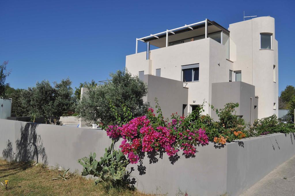 Bed and Breakfast Art House Quartu - Margine Rosso Quartu SantʼElena Exterior foto
