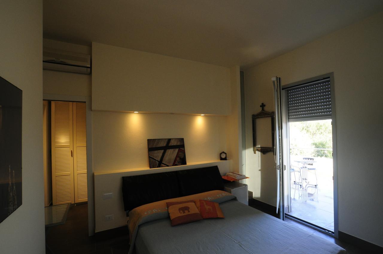 Bed and Breakfast Art House Quartu - Margine Rosso Quartu SantʼElena Exterior foto