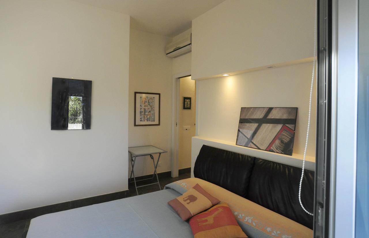Bed and Breakfast Art House Quartu - Margine Rosso Quartu SantʼElena Exterior foto
