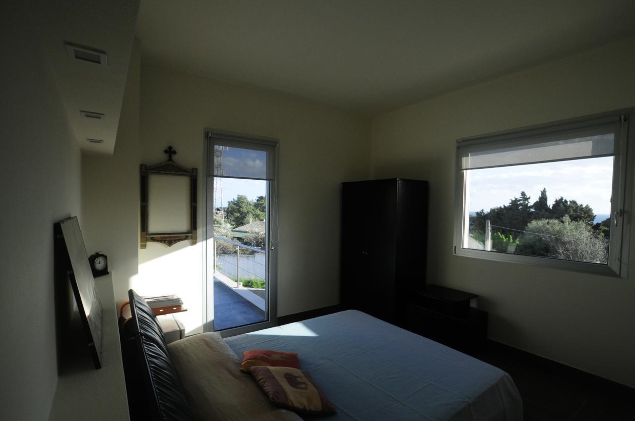 Bed and Breakfast Art House Quartu - Margine Rosso Quartu SantʼElena Exterior foto