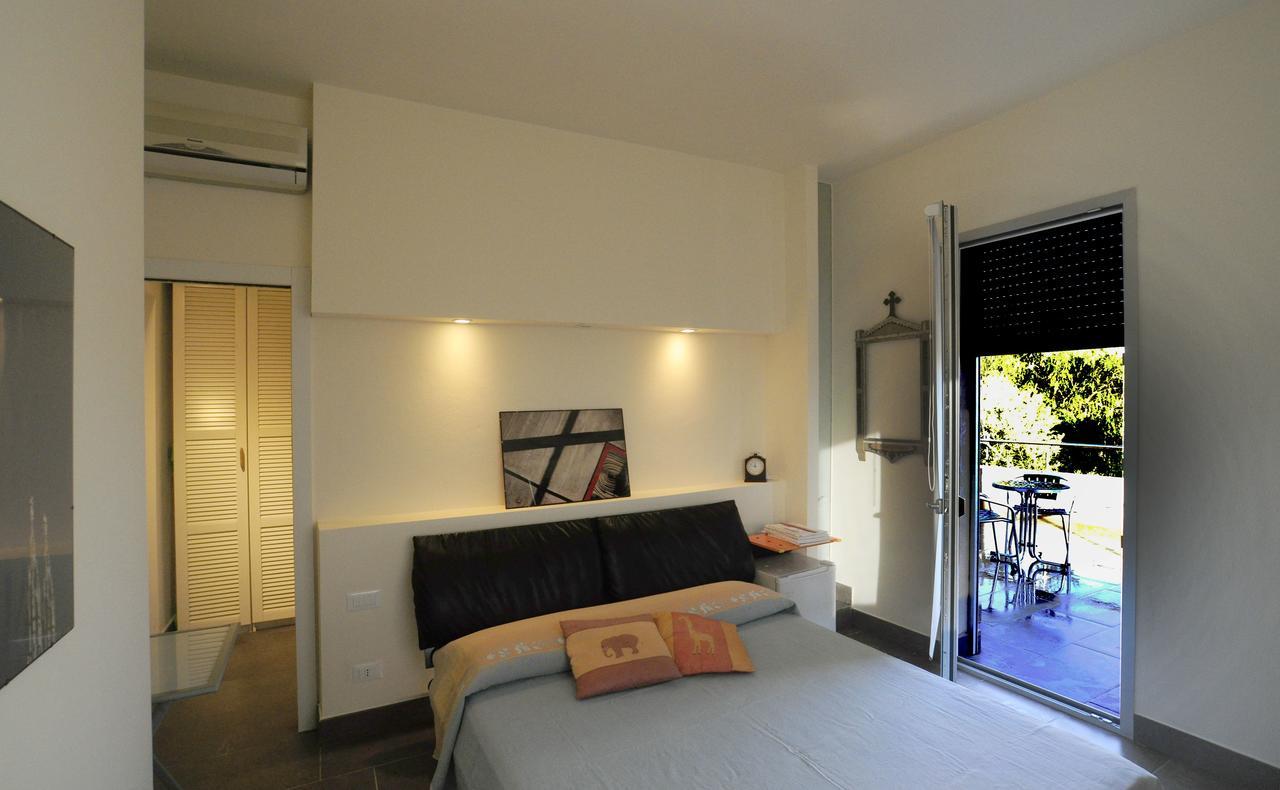 Bed and Breakfast Art House Quartu - Margine Rosso Quartu SantʼElena Exterior foto