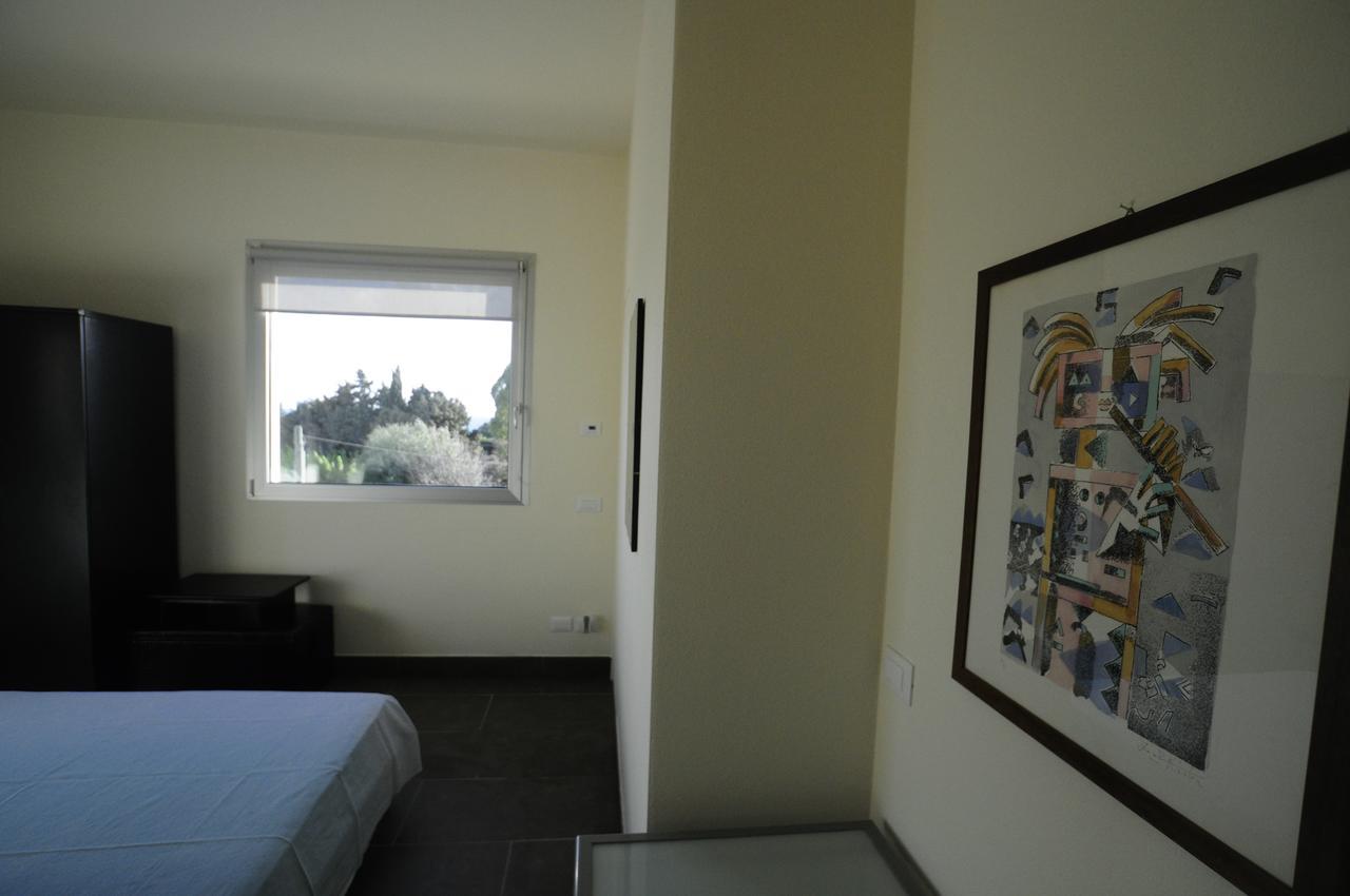 Bed and Breakfast Art House Quartu - Margine Rosso Quartu SantʼElena Exterior foto