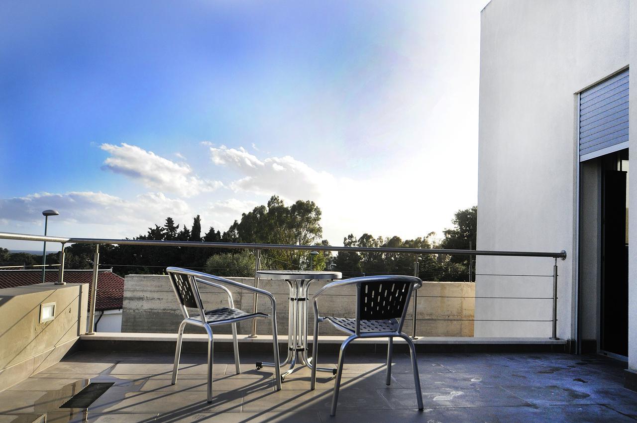 Bed and Breakfast Art House Quartu - Margine Rosso Quartu SantʼElena Exterior foto